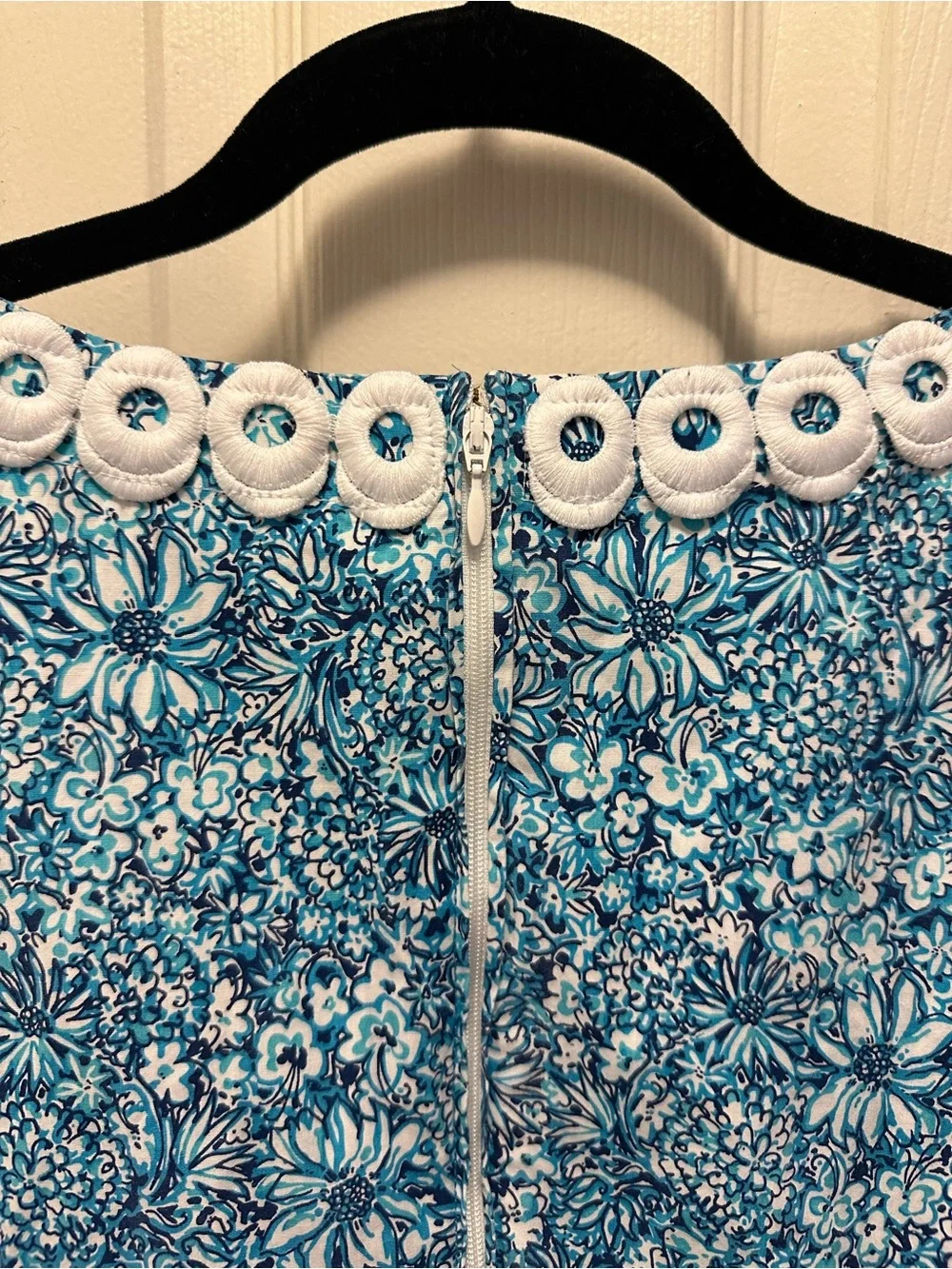 Lilly Pulitzer Gulianna
Stretch Shift Dress in Cumulus Blue Blooming Together - Picture 5 of 10